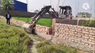 कुढ़नी: कुढ़नी प्रखंड में भूमि से अतिक्रमण हटाया गया