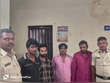 మునగాల: మొద్దులచెరువు స్టేజీ వద్ద సెల్ టవర్ల బ్యాటరీల దొంగల ముఠా గుట్టురట్టు
నలుగురు అంతర్రాష్ట్ర దొంగల అరెస్ట్