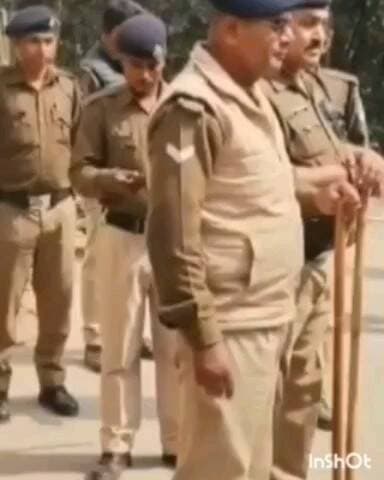 बरहज: बरहज रेलवे स्टेशन पर मूलभूत सुविधाओं के लिए कांग्रेस कार्यकर्ताओं ने किया धरना