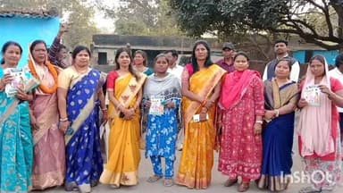 मांडू: रामगढ़ नगर परिषद क्षेत्र के वार्डों में रेणु देवी के समर्थन में जनसंपर्क अभियान