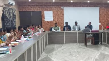 बोध गया: बोधगया के एक होटल में जीविका बैंक मित्रों के लिए रिफ्रेशर प्रशिक्षण का आयोजन किया गया