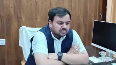 टांडा: अंबेडकरनगर में 2 ग्राम प्रधानों पर डीएम का एक्शन, अनियमितता मिलने पर एक की शक्तियां सीज, दूसरे को पद से हटाया गया