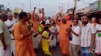 నరసన్నపేట: శ్రీకూర్మ ఆశ్రమ ఆధ్వర్యంలో హరినామ సంకీర్తన ర్యాలీలో అందర్నీ ఆకట్టుకున్న విదేశీ యువకులు, స్థానికులు