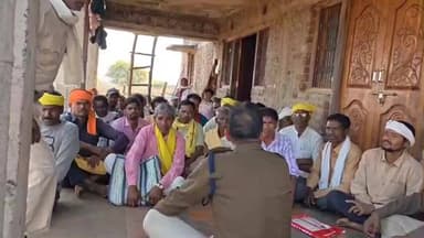 नारायणगंज: ग्राम बोरिया में ग्रामीणों को सुरक्षा और साइबर अपराध के प्रति किया जागरूक, टिकरिया थाना की हेलमेट पहनने की अपील