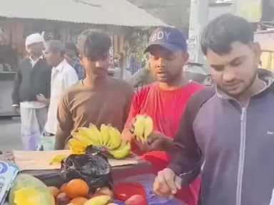 पोठिया: पोठिया प्रखंड के छत्तरगाछ बाजार में पहले रोज़े पर उमड़ी खरीददारों की भीड़, दुकानदारों में उत्साह