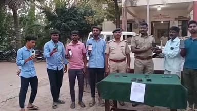 ಗುಳೇದಗುಡ್ಡ: ಸಾರ್ವಜನಿಕರೂ ಕಳೆದುಕೊಂಡಿದ್ದ ಮೊಬೈಲ್, ಫೋನಗಳನ್ನು ಪತ್ತೆ ಹಚ್ಚಿ ವಾರಸುದಾರರಿಗೆ ಒಪ್ಪಿಸುವಲ್ಲಿ ಯಶಸ್ವಿಯಾದ ಪಟ್ಟಣದ ಪೊಲೀಸ್ ಅಧಿಕಾರಿಗಳು