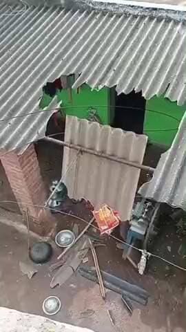 बडोनी: गोविंदपुर गांव: लाइसेंसी बंदूक लहराने का वीडियो वायरल, पूर्व सरपंच पर घर में घुसकर तोड़फोड़ का आरोप