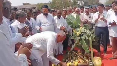 ಅಥಣಿ: ತಂಗಡಿ ಗ್ರಾಮದಲ್ಲಿ ಪ್ರಾಥಮಿಕ ಆರೋಗ್ಯ ಕೇಂದ್ರ ಕಟ್ಟಡ ಕಾಮಗಾರಿಗೆ ಶಾಸಕ ಲಕ್ಷ್ಮಣ ಸವದಿ ಚಾಲನೆ