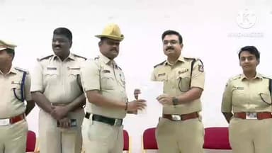 ವಿಜಯಪುರ: ದರೋಡೆ ಪ್ರಕರಣ ಭೇದಿಸಿದ ಪೊಲೀಸ್ ಸಿಬ್ಬಂದಿಗಳಿಗೆ ನಗರದಲ್ಲಿ ಎಸ್ಪಿ ಲಕ್ಷ್ಮಣ ನಿಂಬರಗಿ ಪ್ರಶಂಸೆ ಪತ್ರ ವಿತರಣೆ