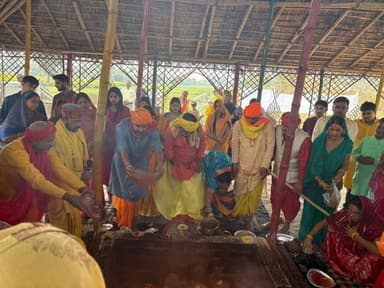 बिहिया प्रखंड के दोघरा में आयोजित श्रीविष्णु महायज्ञ का पांचवें एवं अंतिम दिन भव्य पूर्णाहुति, सद्गुरु दीक्षा और महाभंडा...