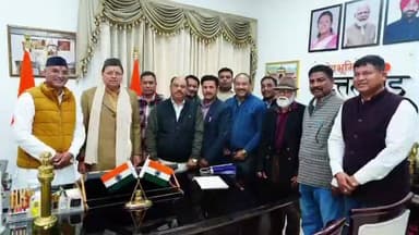 डोईवाला: जॉलीग्रांट एयरपोर्ट पर Uber संचालन को लेकर विवाद, टैक्सी यूनियन की शिकायत पर पुष्कर सिंह धामी ने समाधान का भरोसा दिया