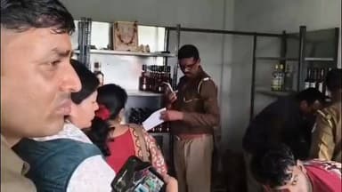 चकिया: बैरी में आबकारी टीम ने की छापेमारी, मिलावटी शराब बनाने का सामान किया बरामद