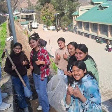 जुब्बल: सरस्वती नगर महाविद्यालय में एनएसएस शिविर के दूसरे दिन बच्चों ने क्षेत्र के लोगों को स्वच्छता के प्रति जागरूक किया