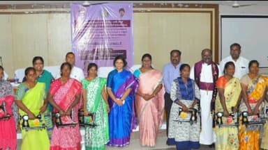 வாலாஜா: கிறிஸ்தவ தேவாலயங்களில் பணிபுரியும் உபதேசி ஆறுகள் மற்றும் பணியாளர்களுக்கு இலவச தையல் இயந்திரங்களை மாவட்ட ஆட்சியர் வழங்கினார்