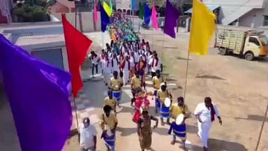 அம்பத்தூர்: கொரட்டூரில் புதிய பள்ளி கட்டிடத்திற்கு மேளதாளம் வழங்க மாணவர்களை அழைத்துச் சென்ற கவுன்சிலர் கமகம பிரியாணி பரிமாறப்பட்டது