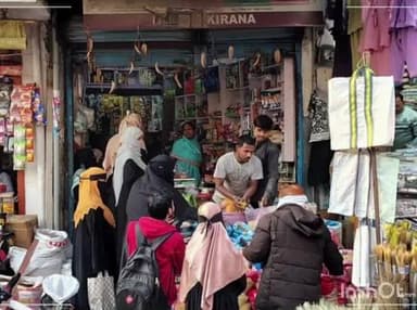 आलापुर: अंबेडकरनगर में रमजान का आगमन, इबादत का माहौल गहराया, बाजारों में खरीदारी के लिए उमड़ी भीड़, रौनक बढ़ी