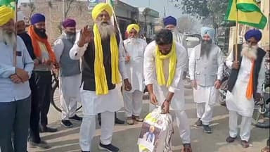 ਤਰਨਤਾਰਨ: ਪਿੰਡ ਸਭਰਾ ਵਿਖੇ ਕਿਸਾਨ ਯੂਨੀਅਨ ਏਕਤਾ ਉਗਰਾਹ ਵੱਲੋਂ ਸਰਕਾਰਾਂ ਖ਼ਿਲਾਫ਼ ਪ੍ਰਦਰਸ਼ਨ, ਪੁਤਲੇ ਫੂਕੇ