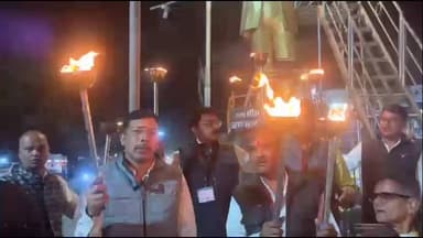 दमयंती नगर: बुंदेलखंड राज्य की मांग को लेकर जन आक्रोश रथ यात्रा, आंबेडकर चौक से निकाला मशाल जुलूस, अधिवक्ताओं ने किया समर्थन