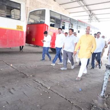 ಆಳಂದ: ಆಳಂದ ಪಟ್ಟಣದ ಬಸ್ ನಿಲ್ದಾಣಕ್ಕೆ ಕೆಕೆಆರ್ಟಿಸಿ ಅಧ್ಯಕ್ಷ ಅರುಣಕುಮಾರ ಪಾಟೀಲ್ ಭೇಟಿ