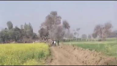 इटाढ़ी: बिना एनओसी किसान की जमीन पर बनी कच्ची सड़क, शिकायत पर काम रोका गया