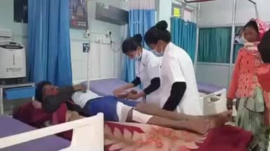 बसिया: बालू से लदा हाईवा पेड़ से टकराया, उपचालक गंभीर रूप से घायल, अस्पताल में भर्ती