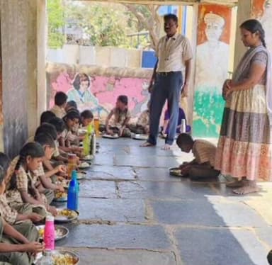 ఉరవకొండ: కడమలకుంట మండల పరిషత్ ప్రాథమిక పాఠశాలను ఆకస్మికంగా తనిఖీ చేసిన ఎంఈఓ తిమ్మప్ప