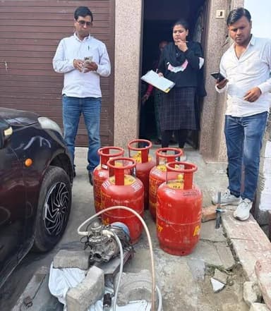 *घरेलु सिलेण्डर के व्यावसायिक दुरूपयोग करने वाले 4 प्रतिष्ठानों से 27 गैस सिलेण्डर जब्त*
*सवाई माधोपुर, 19 फरवरी।* खाद्य...