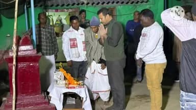 अनगड़ा: सुदेश महतो ने कोचों में श्राद्धकर्म कर दी श्रद्धांजलि