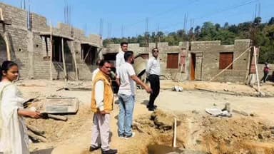 करकेली: जनपद पंचायत करकेली के ग्राम पंचायतों में चल रहे निर्माण कार्यों का सीईओ ने किया निरीक्षण