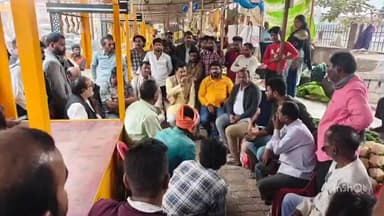 फरेंदा: आनंदनगर NP के वेंडिंग जोन में अध्यक्ष प्रतिनिधि ने पटरी व्यवसायियों की समस्याएं सुनीं