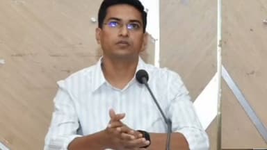 திருப்பூர் தெற்கு: மாவட்ட கலெக்டர் அலுவலகத்தில் வளர்ச்சி திட்ட பணிகள் குறித்த ஆய்வுக் கூட்டம் நடைபெற்றது