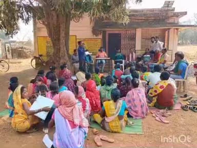 बस्तर: बस्तर ब्लॉक में आयुष्मान और वय वंदन योजना के तहत हितग्राहियों के कार्ड बनवाने के लिए विशेष शिविर का आयोजन हुआ