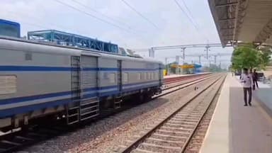 श्रीमाधोपुर: खाटू श्याम जी मेले के लिए दिल्ली सराय रोहिल्ला और फुलेरा के बीच चलाई गई स्पेशल ट्रेन