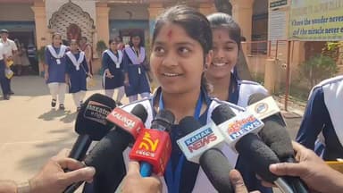 ବିଞ୍ଝାରପୁର: ପ୍ରଥମ ଦିନ ମେଟ୍ରିକ ପରୀକ୍ଷା ଦେଇ ଯାଜପୁର ଟାଉନ ରେ ଖୁସିବ୍ୟକ୍ତ କଲେ ଛାତ୍ରୀ