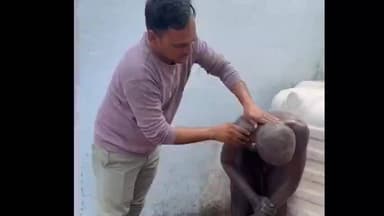 ब्यावरा: राजगढ़ रोड पर बच्चा चोर समझ लोगों ने युवक को घेरा, पुलिस थाने लेकर पहुंची