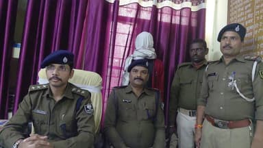 चोरी मामले में एक अप्रथामिक अभियुक्त को बख्तियारपुर पुलिस नें किया गिरफ्तार।
#vglivenewsnational #viralreelschallenge #C...