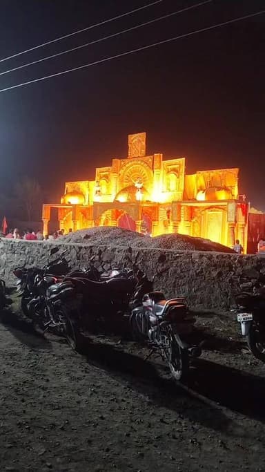 बीड माजलगाव;
शिवजन्मोत्सव निमित्त सर्व धर्मीय सामूहिक विवाह सोहळयाचे आयोजन.
जिजाऊच्या लेकीना आशीर्वाद देण्यासाठी जनसा...