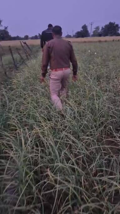 डग झालावाड़
लहसुन के खेत में लहलहा रहे थे अफीम के पौधे, डग पुलिस ने मारा छापा!
झालावाड़ जिले की डग पुलिस ने मादक पदार...