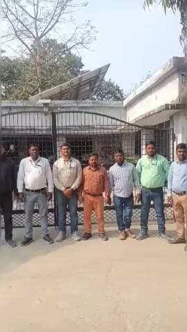 जोगापट्टी: योगापट्टी में आवास सहायकों का फूटा आक्रोश, आठ माह से वेतन बकाया