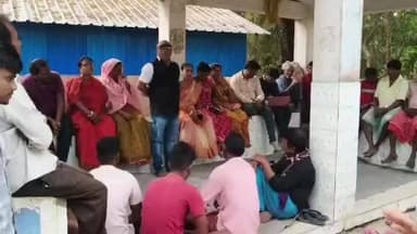 বাসন্তী: বাসন্তীতে তৃণমূল কংগ্রেসের সাংগঠনিক বৈঠক আয়োজিত হল,উপস্থিত ছিলেন অঞ্চল সভাপতি এবং প্রধান।