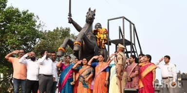 रत्नागिरी: रत्नागिरीत पोलीस बँड पथकासह छत्रपती शिवरायांना मानवंदना