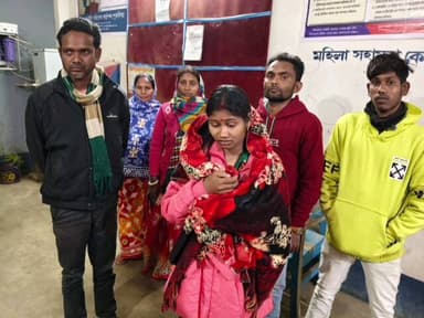 বান্দোয়ান: এক অজ্ঞাত পরিচয় মহিলাকে উদ্ধার করে তাদের পরিবারের হাতে ফিরিয়ে দিলো বান্দোয়ান থানার পুলিশ