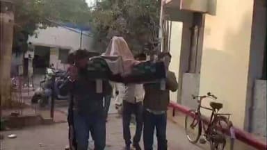 जखनिया: चारपाई पर एसीजेएम कोर्ट पहुंचा आरोपी, चेक बाउंस केस में 3 माह की सजा, चारपाई पर ही भेजा गया जेल