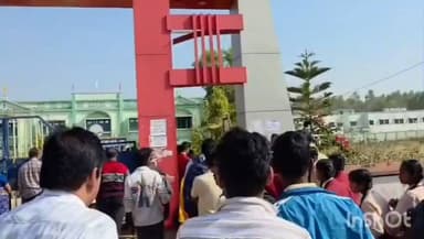 ନବରଙ୍ଗପୁର ପୋଲିସ ଷ୍ଟେସନ: ଆରସିଡ଼ି ହାଇସ୍କୁଲ ରେ ଏବଂ ଜିଲ୍ଲାର ବିଭିନ୍ନ ପରୀକ୍ଷା କେନ୍ଦରେ ୧୭୭୬୨ଜଣ ପିଲା ମାଟ୍ରିକ ପରୀକ୍ଷା ଦେଲେ, ପରୀକ୍ଷା ଦେଲେନାହିଁ ୨୫୮ ପିଲା