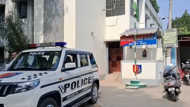 হেমতাবাদ: হেমতাবাদের সমাসপুরে জুয়ার ঠেকে পুলিসি হানা, ধৃত ২ জন