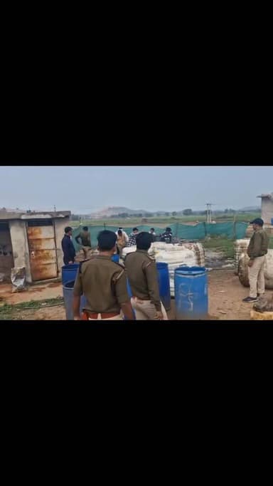 करैरा में आबकारी विभाग की बड़ी कार्यवाही 19000 किलो गुड़ लहान नष्ट, 120 लीटर कच्ची शराब जब्त
शिवपुरी- करैरा क्षेत्र में...