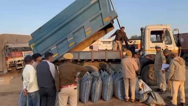 मारवाड़-मंदसौर कनेक्शन पर बड़ा एक्शन: 774 किलो डोडा पोस्त जब्त, 4 गिरफ्तार
जोधपुर रेंज पुलिस की स्पेशल टीम ने पिण्डवाड़...