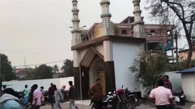 গাজোল: জামে মসজিদ-এ পবিত্র রমজান মাস উপলক্ষে প্রথম ইফতার পার্টির আয়োজন করা হয়ে গেল গাজোল হাঁট সংলগ্ন মরজিদে