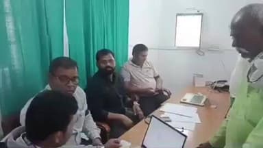 अलौली: अलौली सीएससी में डॉक्टर ने काली पट्टी बांधकर किया विरोध प्रदर्शन