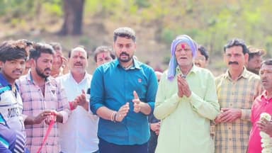 बिजावर: ग्राम बेरखेरी में क्रिकेट टूर्नामेंट के फाइनल में पहुंचे विधायक पुत्र